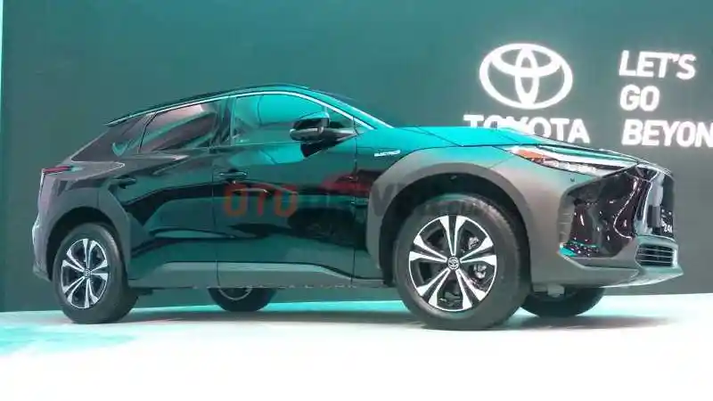 Foto - Toyota bZ4X Bisa Dipesan Mulai Rp 100 Juta, Distribusi Awal 2023