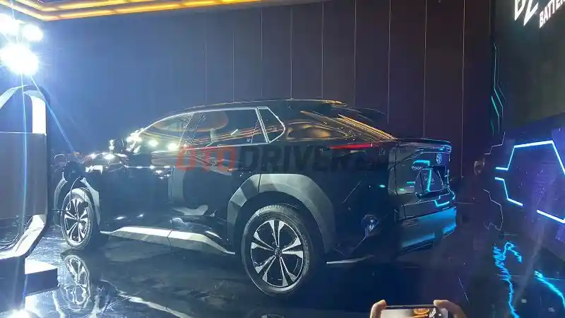 Foto - Toyota Minat Produksi Lokal Toyota bZ4X?