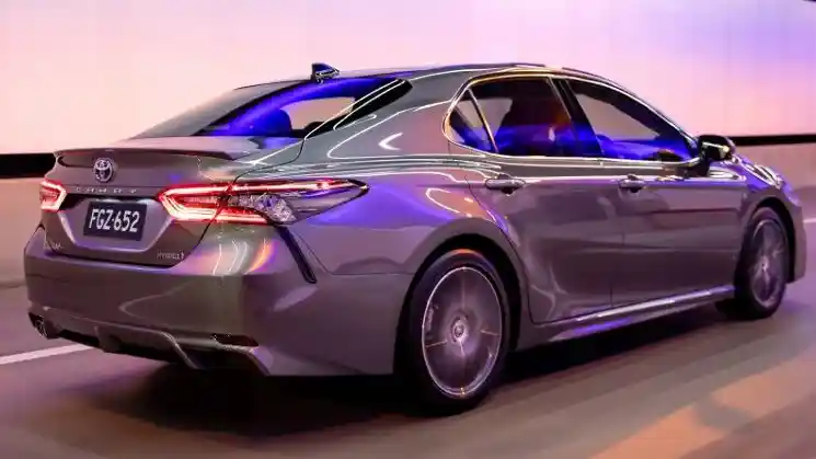Foto - Toyota Camry Facelift Meluncur Di Australia