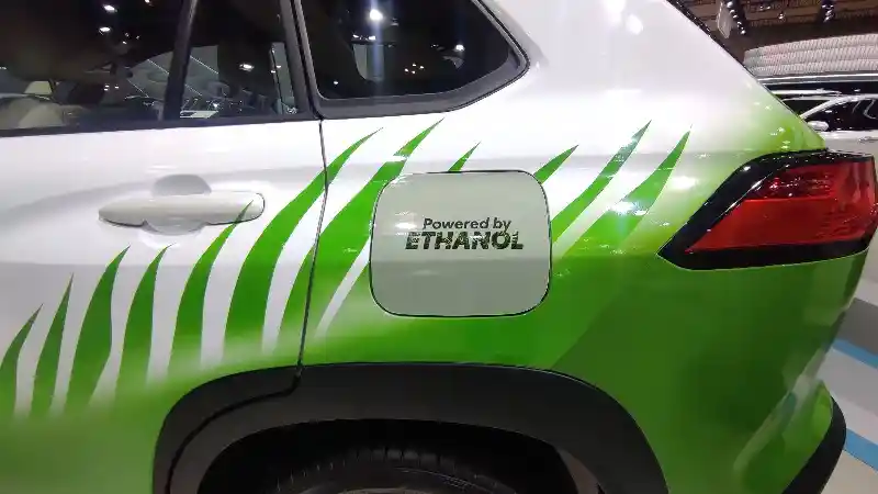 Foto - Ini Mobil Toyota yang Bisa Pakai Bioetanol 100 Persen