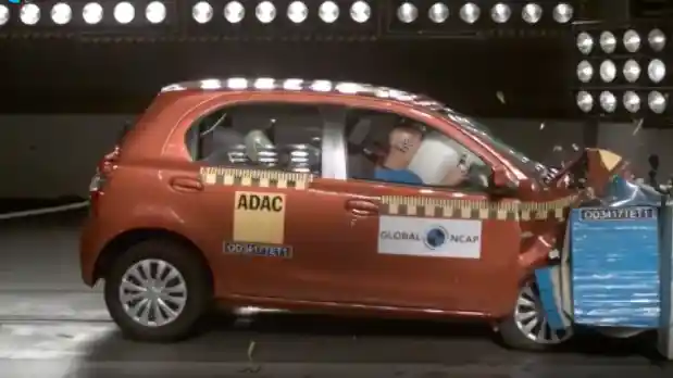 Crash Test - VIDEO: Crash Test Toyota Etios Liva (Global NCAP)