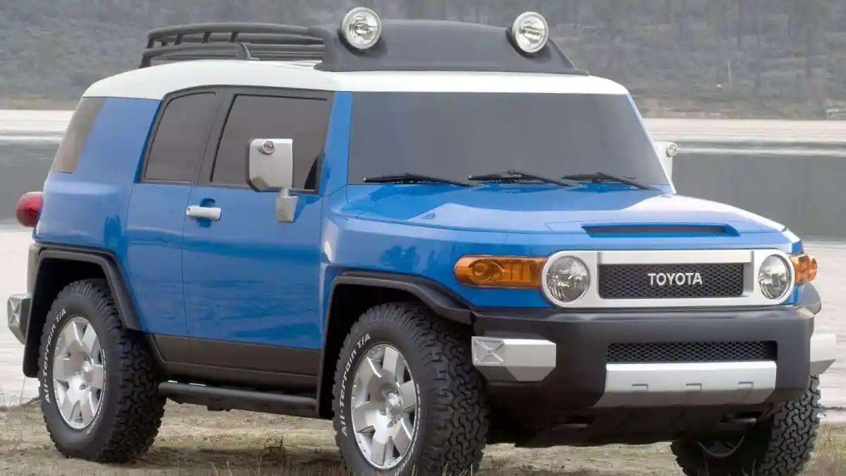 Berita - Toyota FJ Cruiser Generasi Terbaru Tengah Disiapkan. Untuk Lawan Jeep Wrangler?