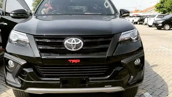 Foto - SPY SHOT: Toyota Fortuner TRD Sportivo 2017, Pakai Cakram Belakang (12 Foto)