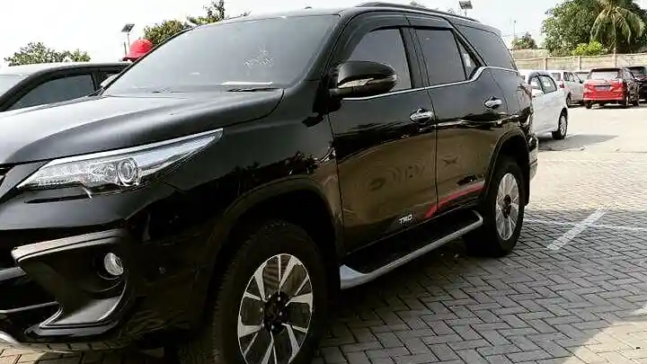 Foto - SPY SHOT: Toyota Fortuner TRD Sportivo 2017, Pakai Cakram Belakang (12 Foto)