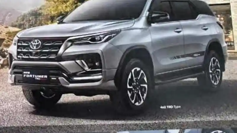 Foto - Brosur Toyota Fortuner Facelift Versi Indonesia Bocor!