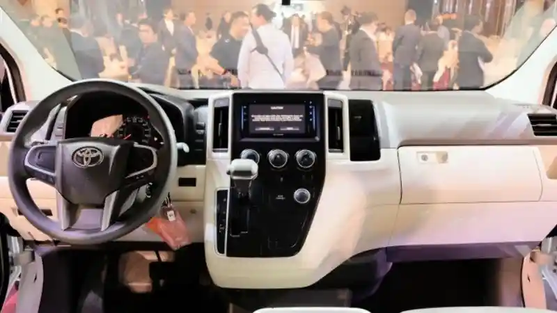 Foto - Toyota Hiace Generasi Terbaru Debut Dunia di Filipina