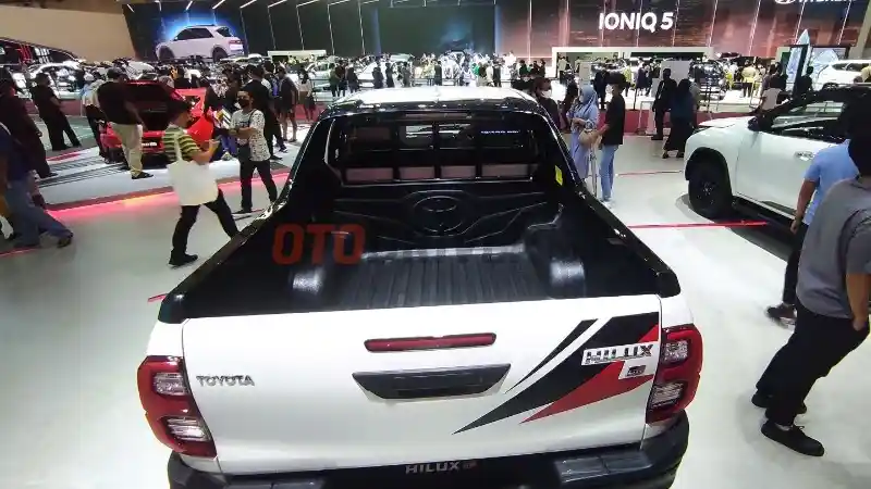 Foto - Bedah Toyota Hilux GR dan MG Extender, Pick Up Double Cabin Sangar di GIIAS 2022