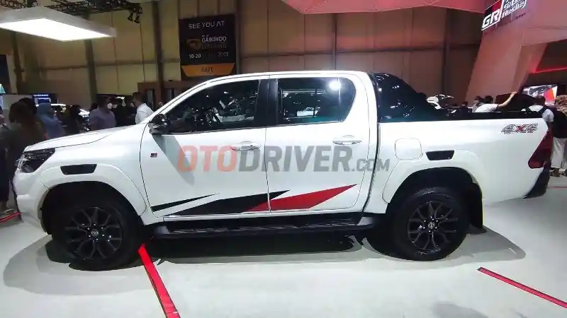 Foto - Bedah Toyota Hilux GR dan MG Extender, Pick Up Double Cabin Sangar di GIIAS 2022