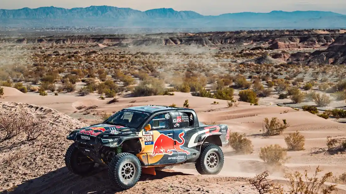 Foto - GR DKR Hilux T1+: Toyota Hilux Paling Sangar?