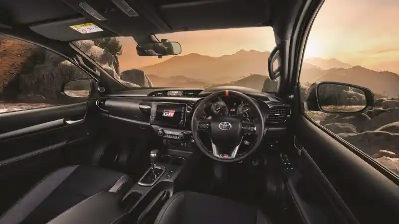 Foto - Hilux GR Sport Resmi Hadir Di Indonesia, Fitur Radar Lebih Lengkap Dibanding Fortuner