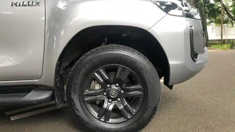 Foto - First Drive: Toyota Hilux Facelift 2020