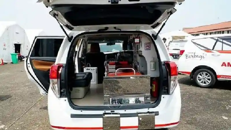 Foto - Toyota Sulap Innova Jadi Ambulans 