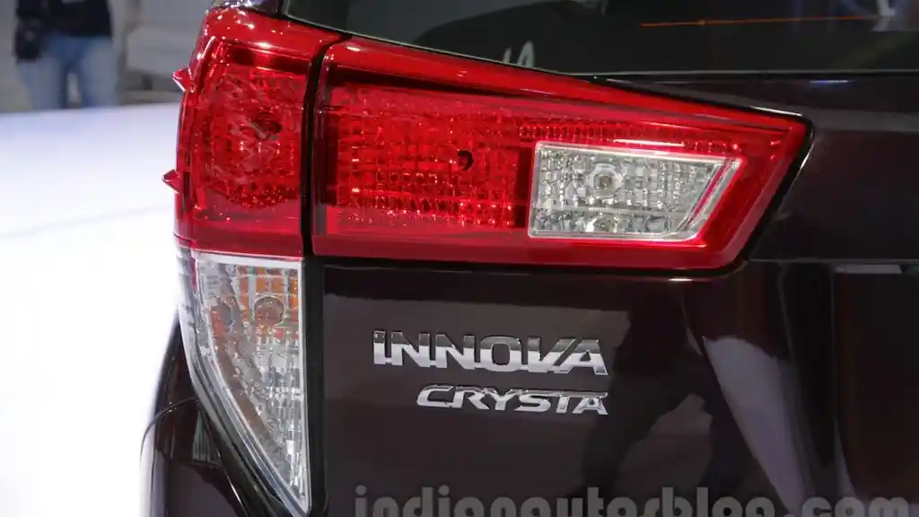 Foto - Toyota Innova Crysta 2.8 Z Asal India Lebih Murah Dan Lebih Unggul Dibanding All New Kijang Innova 2.4 Q