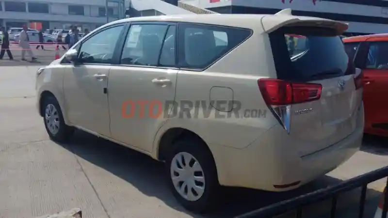 Foto - Mengenal Toyota Innova Versi Abu Dhabi. Mesinnya 2.700 CC!