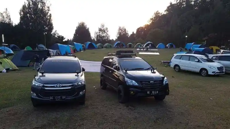 Foto - Komunitas Toyota Kijang Innova Sukses Gelar "Roket"!