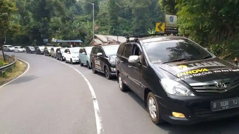 Berita - Komunitas Toyota Kijang Innova Sukses Gelar "Roket"!