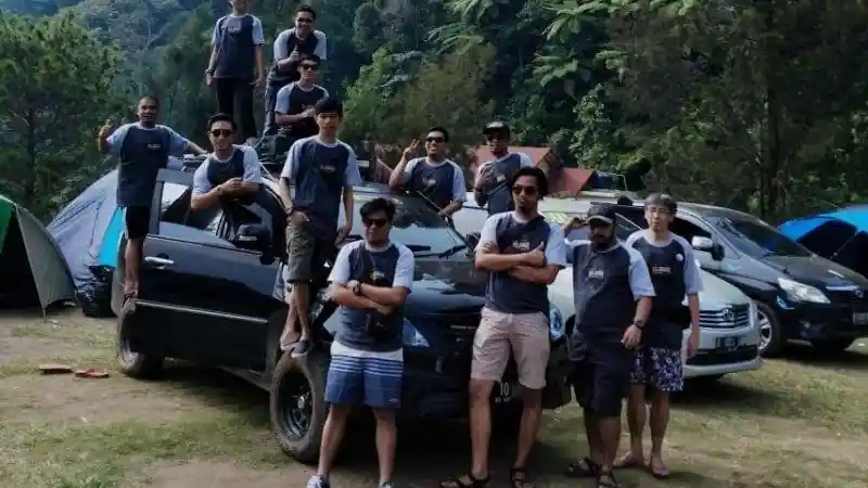 Foto - Komunitas Toyota Kijang Innova Sukses Gelar "Roket"!