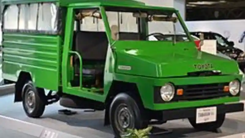 Foto - Sejarah Panjang Toyota Kijang di Tanah Air, Mulai dari Buaya hingga Zenix