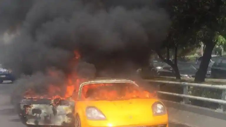 Foto - Langkah Pencegahan dan Cara Mengatasi Mobil Terbakar