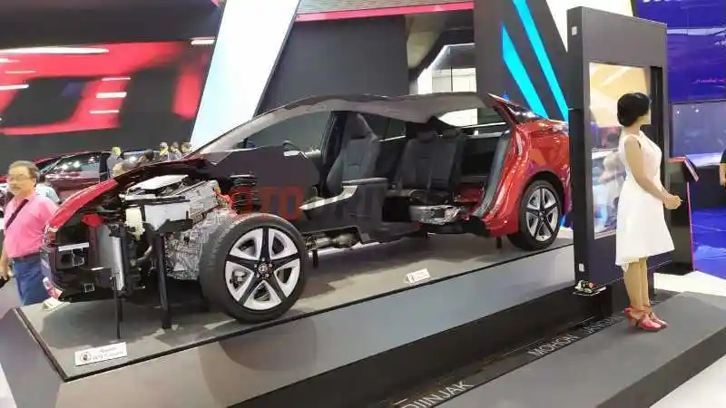 Foto - Prius Plug-in Hybrid Dua kali Lebih Irit