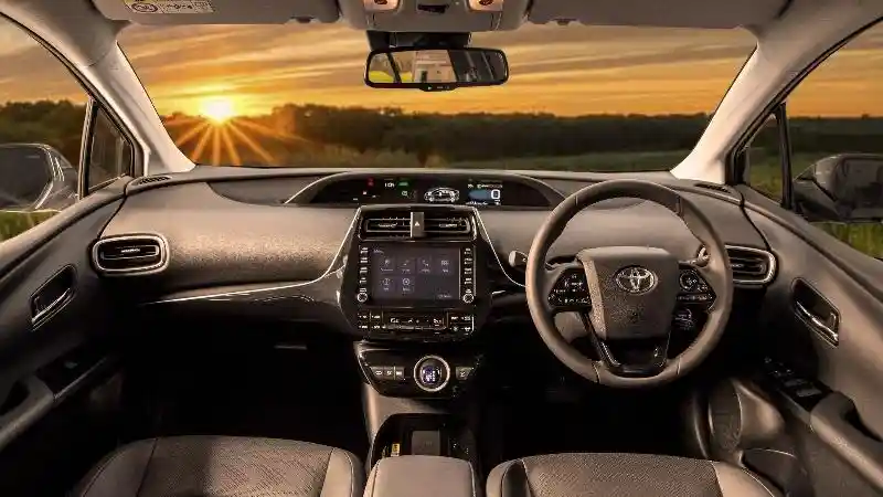 Foto - Harga Toyota Prius PHEV Rp 884 Juta untuk Konsumen Fleet