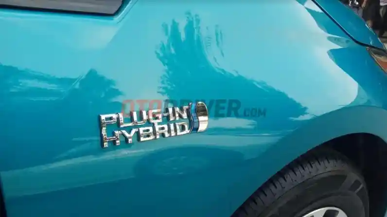 Foto - Prius Plug-in Hybrid Dua kali Lebih Irit