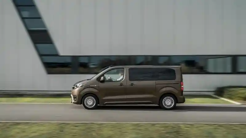 Foto - Van Full Listrik Lansiran Toyota Resmi Diperkenalkan