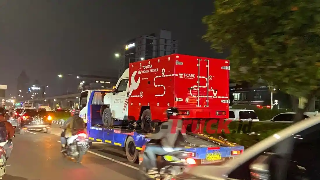 Foto - Toyota Hilux “Rangga” Menghitung Hari Rilis Perdana