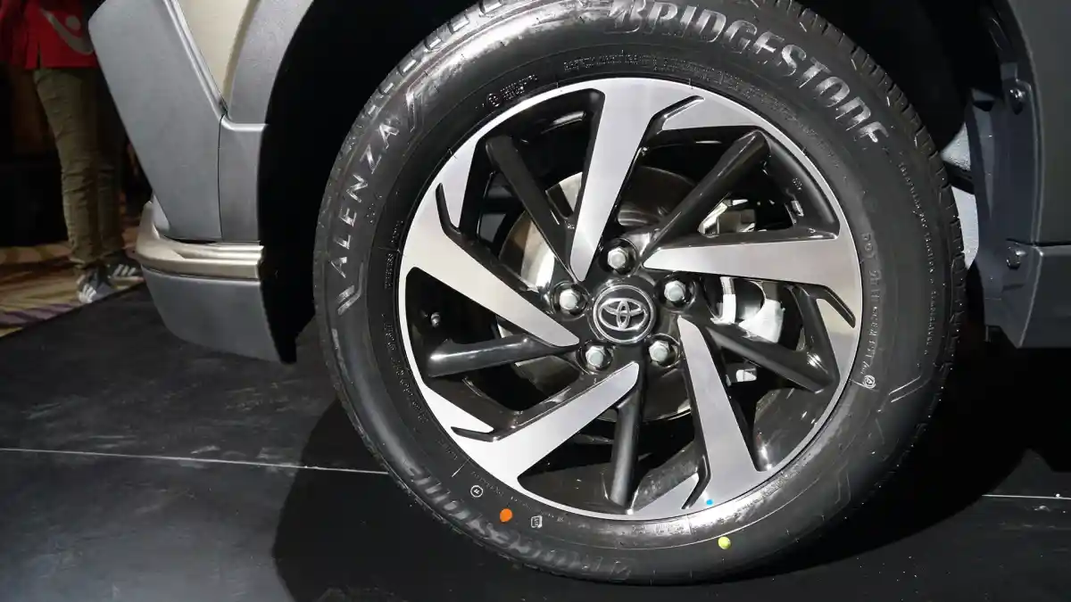 Foto - 7 Perbedaan Antara Toyota Rush dan Daihatsu Terios