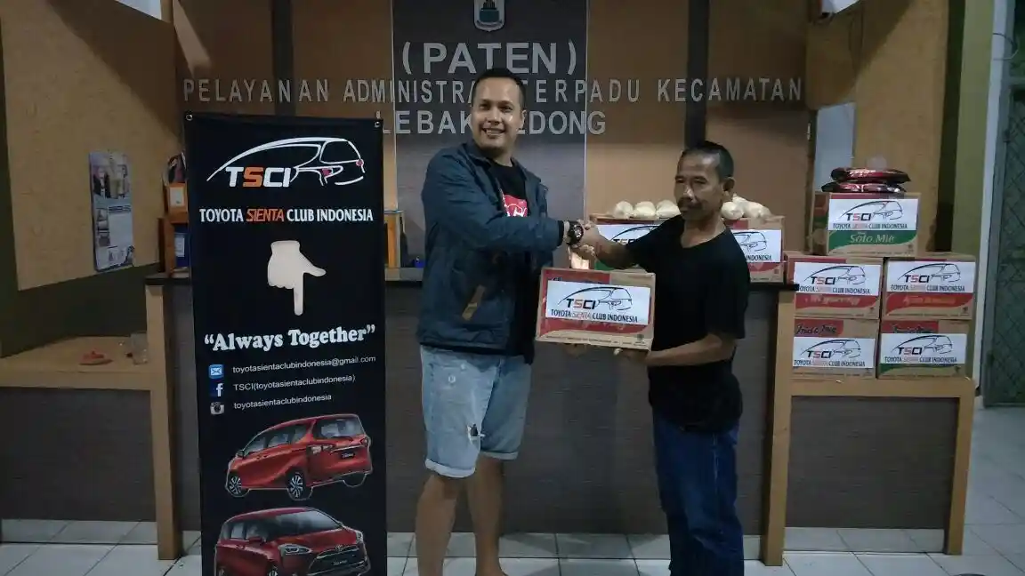 Foto - Toyota Sienta Club Indonesia Berbagai Kasih Kepada Korban Gempa Lebak