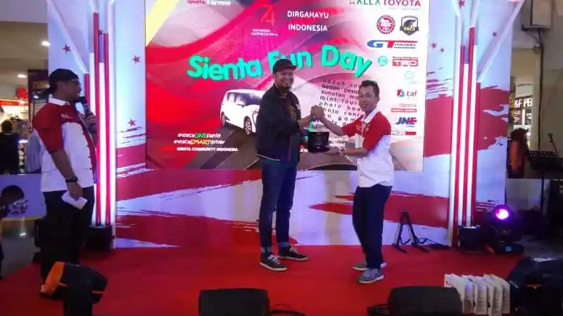 Foto - Cara Toyota Sienta Community Indonesia Rayakan Hari Kemerdekaan