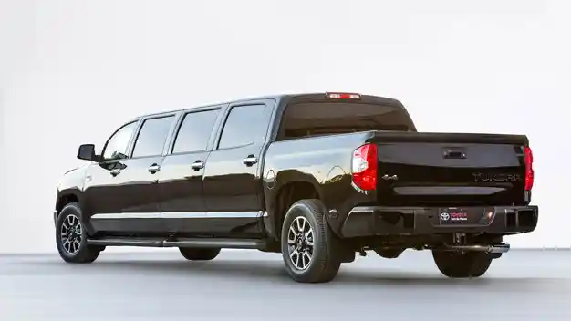 Foto - Inilah Toyota Tundra Terpanjang Di Dunia 