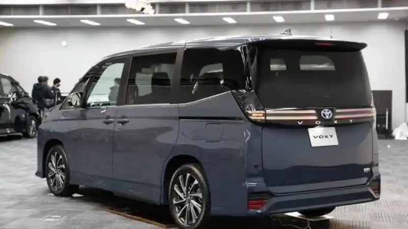 Foto - Bocoran Ubahan dan Harga All New Voxy Yang Bakal Diluncurkan 17 Februari