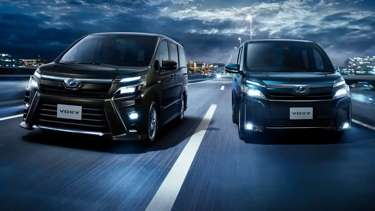 Foto - Toyota Voxy Sudah Bisa Dipesan, Estimasi Termurah RP 450 Jutaan