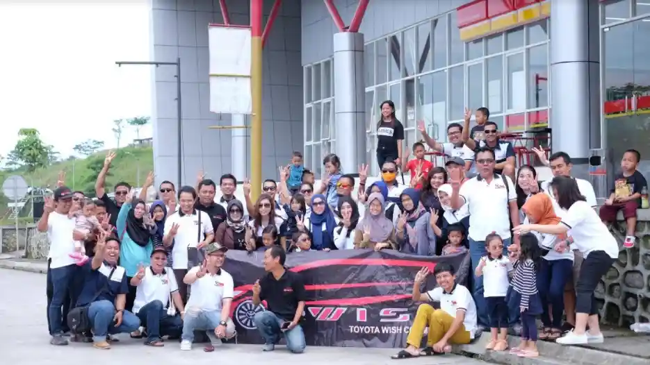 Foto - Komunitas Toyota Wish Rayakan Hari Jadi Dengan Undian Sparepart Langka