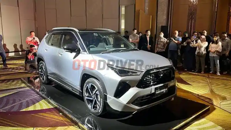 Foto - Komparasi Dimensi, Tenaga Mesin, Konsumsi BBM MG VS vs Toyota Yaris Cross Hybrid