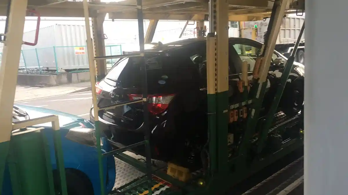 Foto - SPY SHOT: Toyota Yaris Facelift 2017 Untuk Jepang Tertangkap Kamera (6 Foto)