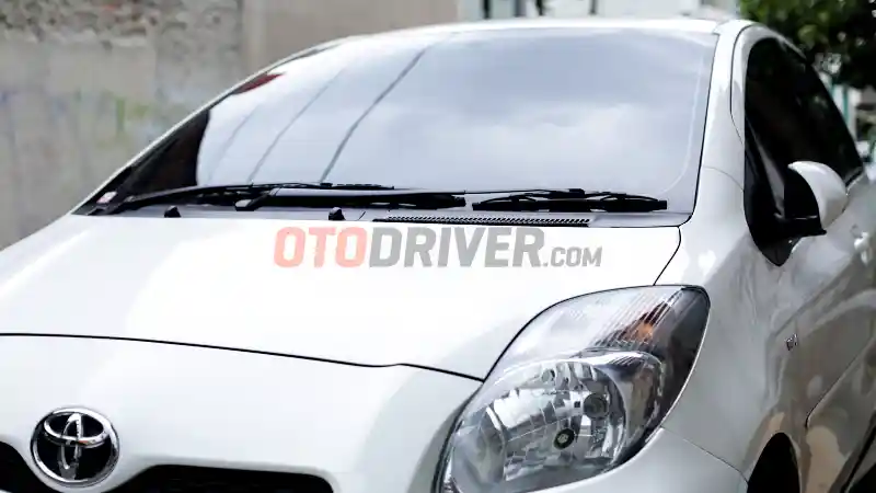 Foto - Merawat Mobil Warna Putih di Musim Hujan