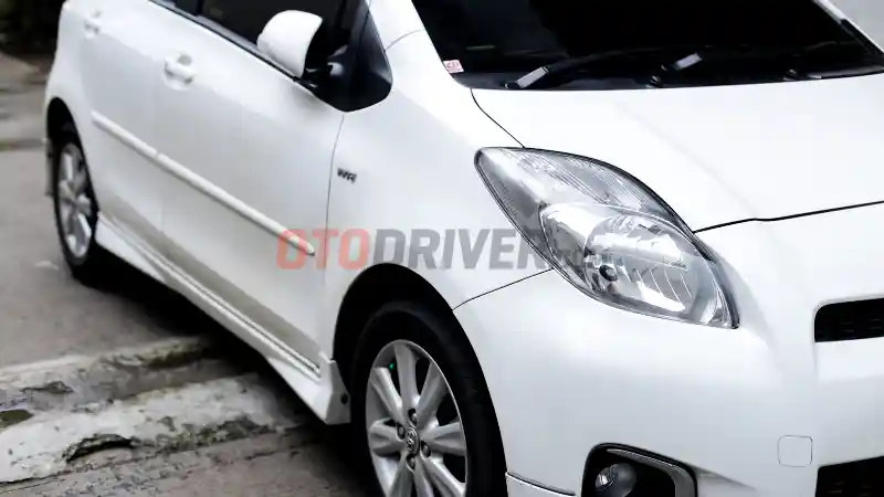 Tips - Merawat Mobil Warna Putih di Musim Hujan