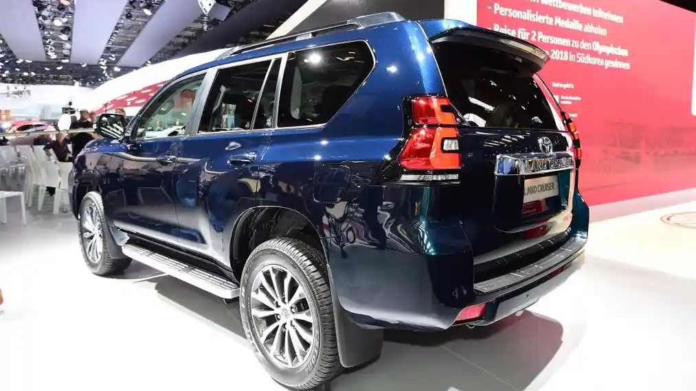 Foto - Toyota Prado 2017 Kini Semakin Tampan