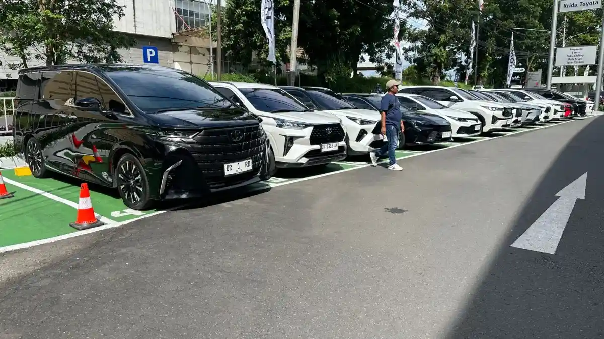 Berita - Menjajal Lini Lengkap Kendaraan Hybrid Toyota Di Lombok NTB