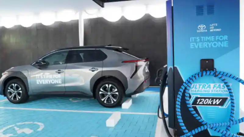 Foto - Toyota Siapkan 310 Bengkel Siaga Dan 108 Charging Point Selama Musim Mudik 2024