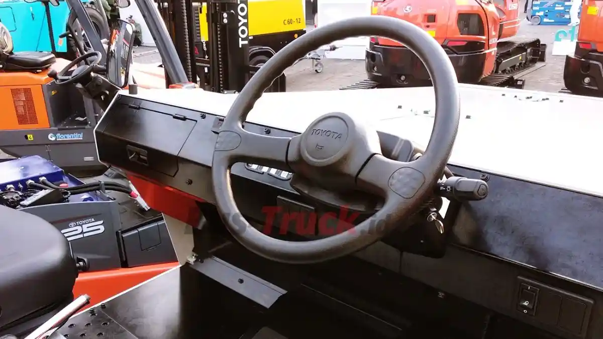 Foto - Toyota 52-3TD45, Si Kecil Bertenaga Gahar Penarik Beban