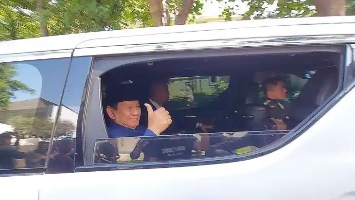 Foto - Toyota Alphard dan Lexus LX570 Dampingi Presiden Terpilih Prabowo Subianto Ke Acara Pelantikan
