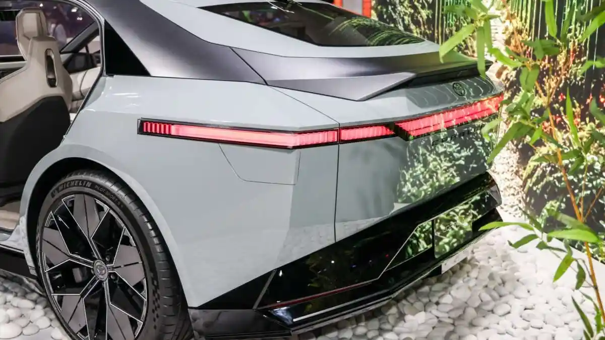 Foto - Toyota Corolla Concept Resmi Menyapa Asia Tenggara