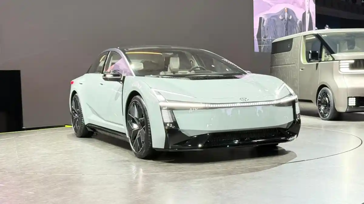 Foto - Toyota Pamerkan Line Up Terbaru Di Japan Mobility Show, Land Cruiser FJ Jadi Bintang Utama