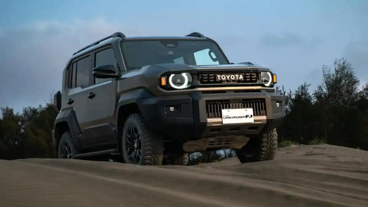 Foto - Komparasi Spesifikasi Toyota Land Cruiser FJ vs GWM Tank 300 Diesel vs Chery J6T CSH