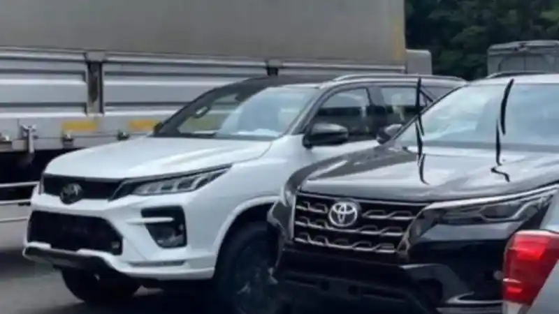 Foto - Harga Fortuner Facelift Lebih Mahal Rp 3,5 Juta dan Ready Stock, Ada Fitur TSS dan Kini Eksterior Berubah