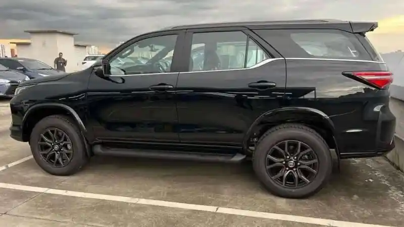 Foto - Harga Fortuner Facelift Lebih Mahal Rp 3,5 Juta dan Ready Stock, Ada Fitur TSS dan Kini Eksterior Berubah