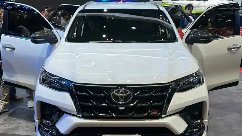 Foto - Fortuner Diskon Rp 35 Juta, Veloz Rp 27 Juta di GIIAS 2024